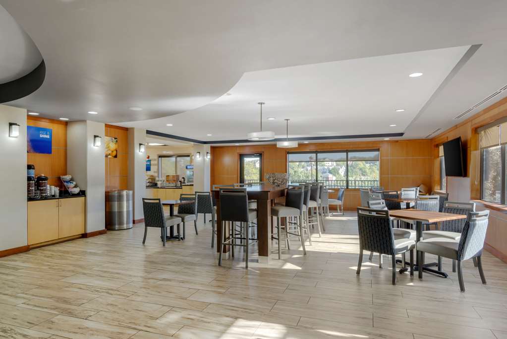 Comfort Suites Stockbridge - thumb 10