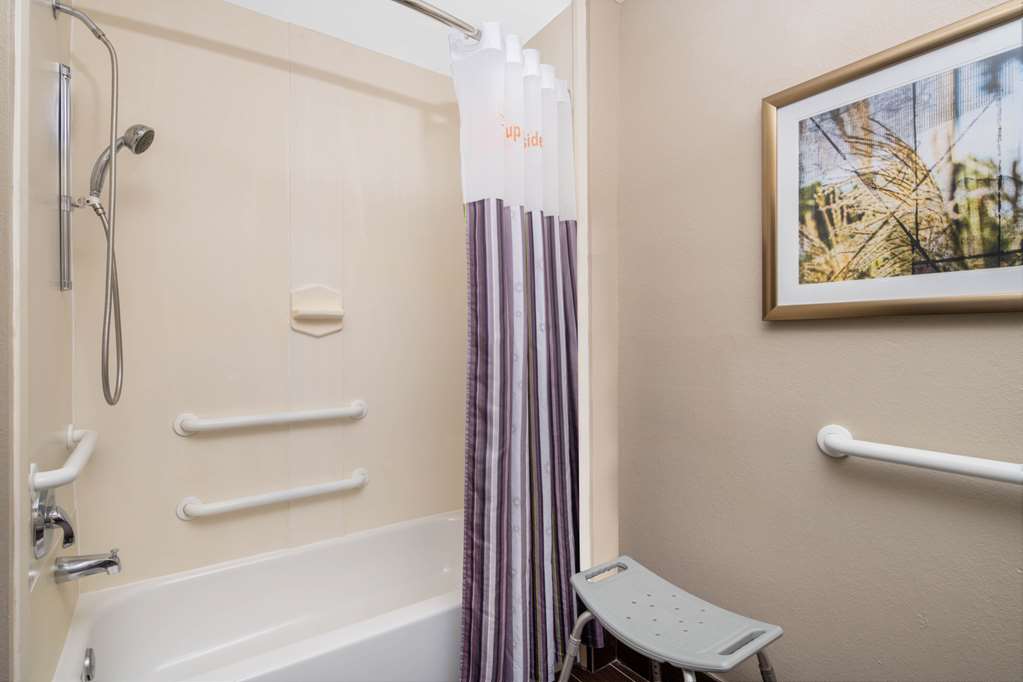 La Quinta Inn & Suites Stockbridge - thumb 4