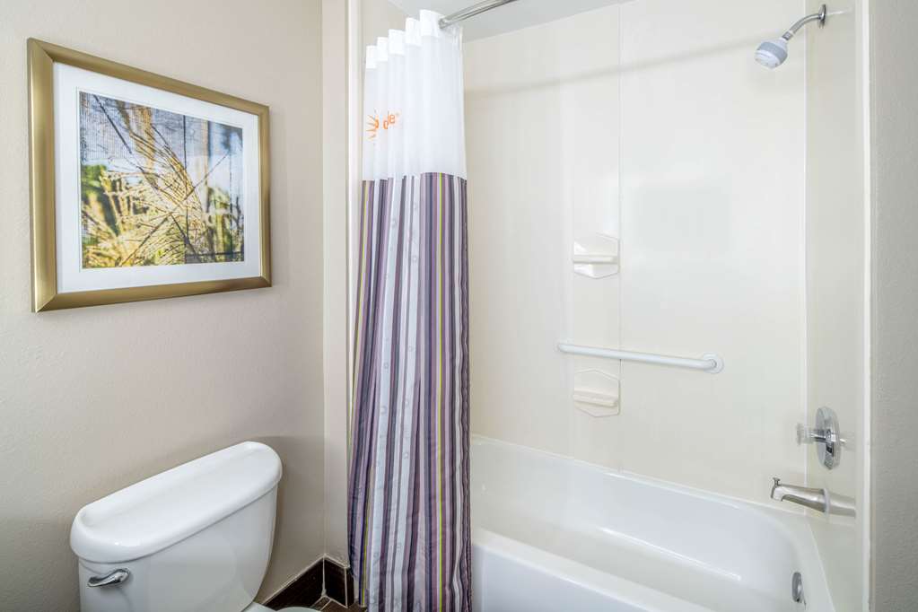 La Quinta Inn & Suites Stockbridge - thumb 5