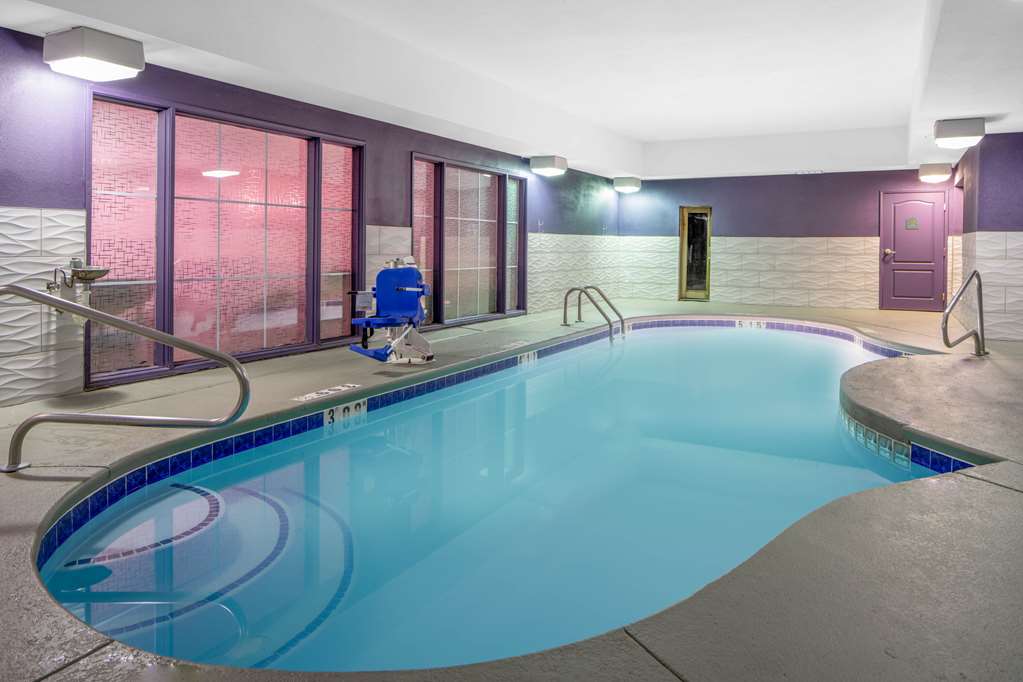 La Quinta Inn & Suites Stockbridge - thumb 6