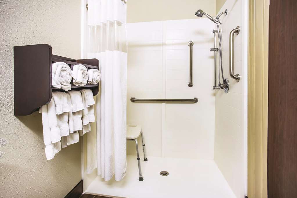 La Quinta Inn & Suites Evansville - thumb 5