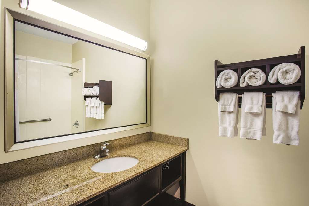 La Quinta Inn & Suites Evansville - thumb 6