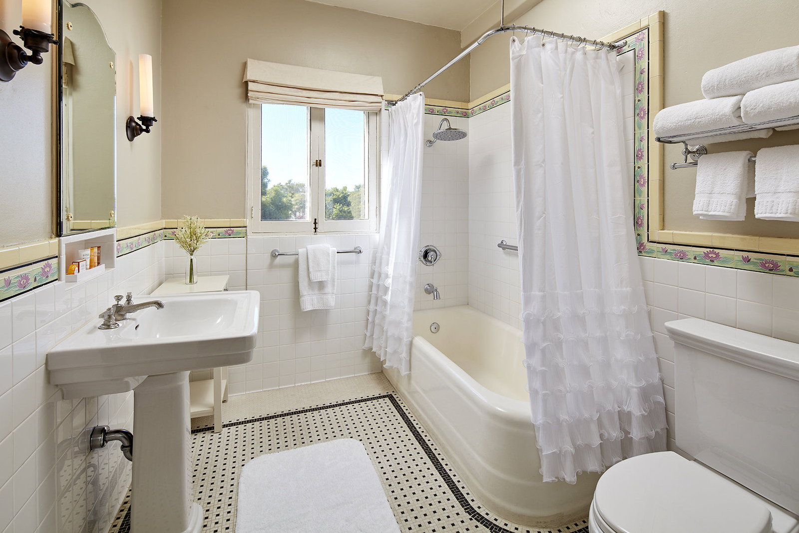 Glorietta Bay Inn - thumb 10
