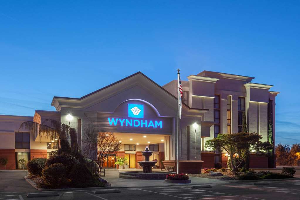 Wyndham Visalia - thumb 1
