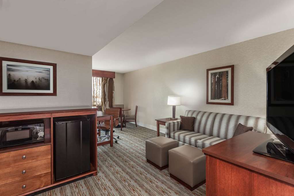 Wyndham Visalia - thumb 13