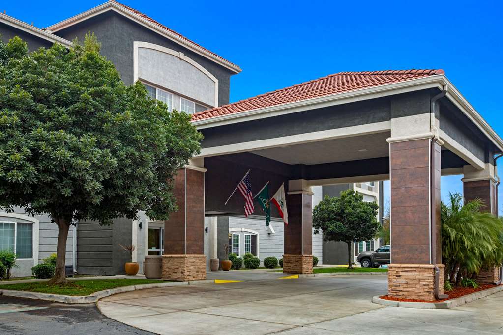 La Quinta Inn & Suites Visalia - thumb 1