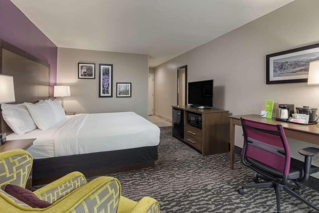 La Quinta Inn & Suites Visalia - thumb 4