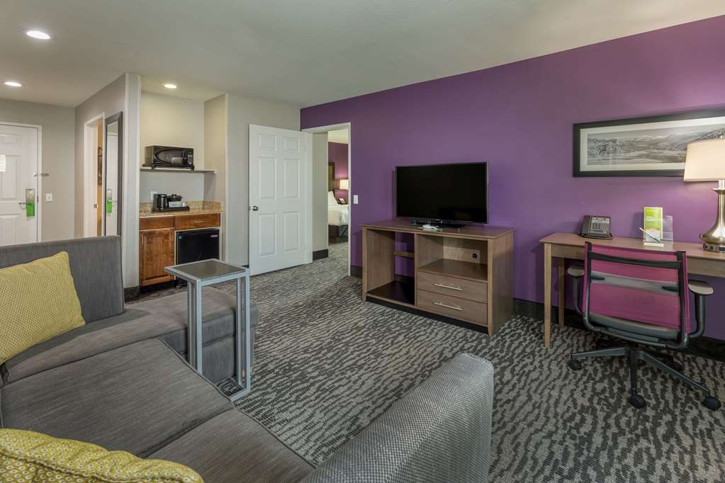 La Quinta Inn & Suites Visalia - thumb 5