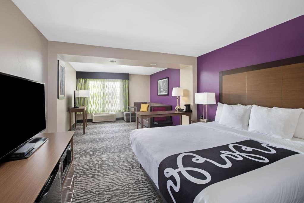 La Quinta Inn & Suites Visalia - thumb 12