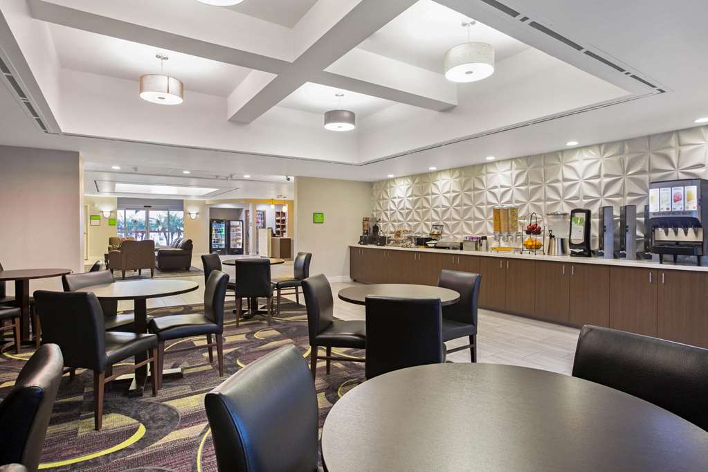 La Quinta Inn & Suites Visalia - thumb 17