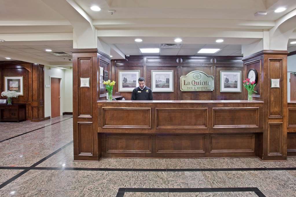 La Quinta Inn & Suites Downtown - thumb 5