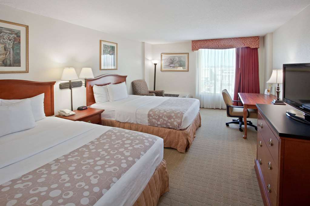 La Quinta Inn & Suites Downtown - thumb 7