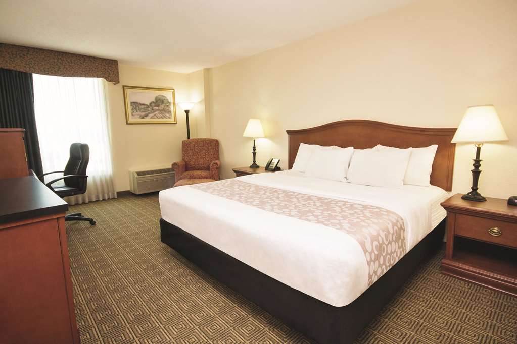 La Quinta Inn & Suites Downtown - thumb 8