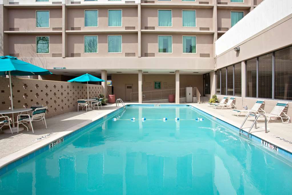 La Quinta Inn & Suites Downtown - thumb 9