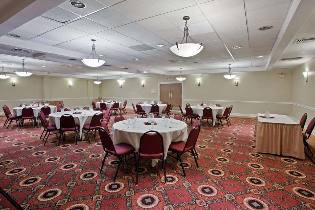 La Quinta Inn & Suites Downtown - thumb 11