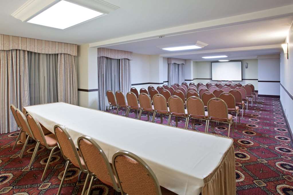La Quinta Inn & Suites Downtown - thumb 12
