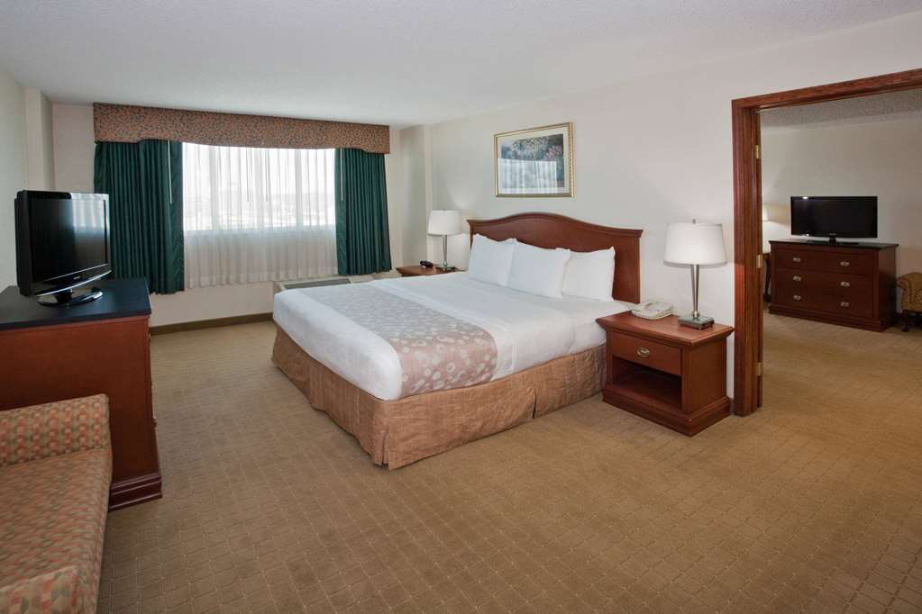 La Quinta Inn & Suites Downtown - thumb 14