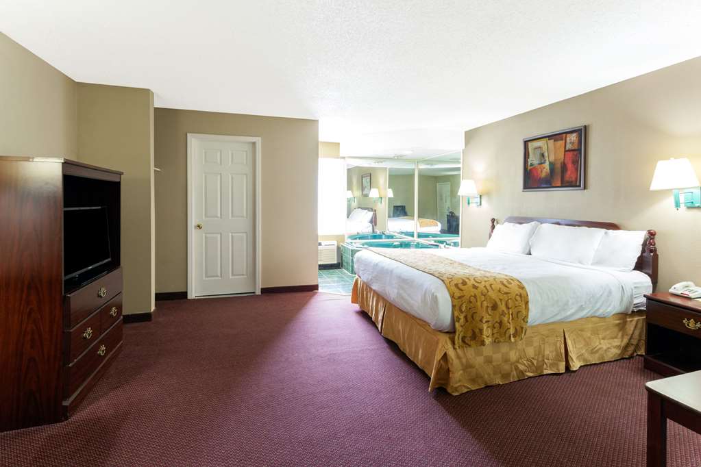 Days Inn Dahlonega - thumb 9