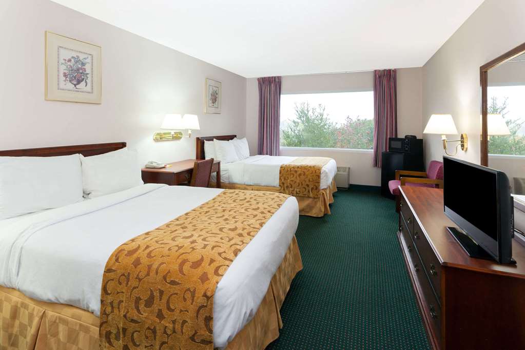 Days Inn Dahlonega - thumb 10