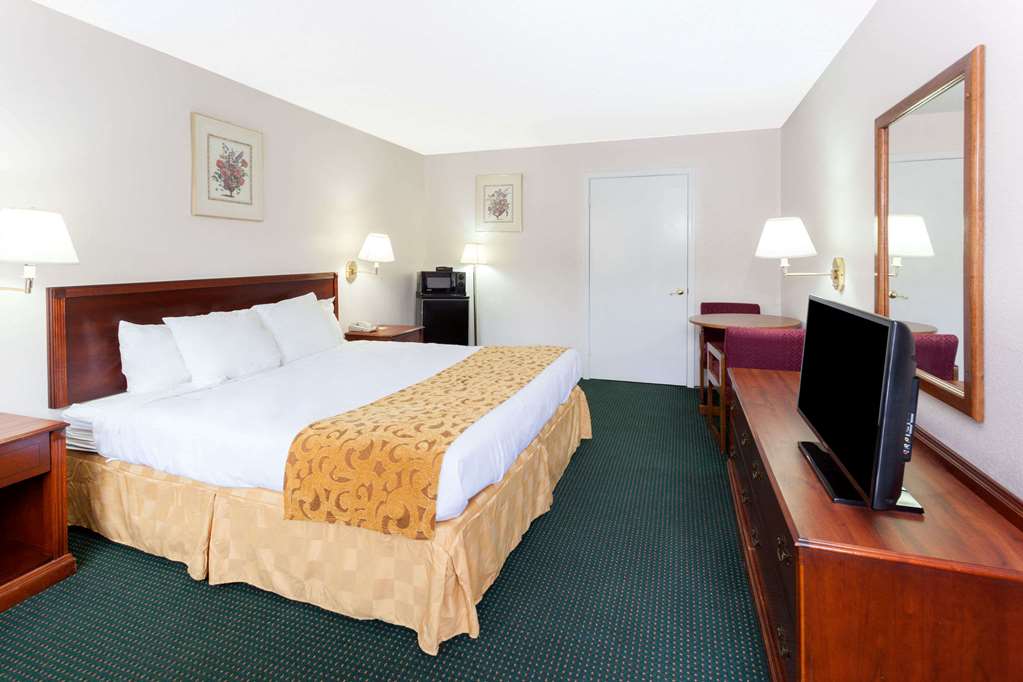 Days Inn Dahlonega - thumb 11
