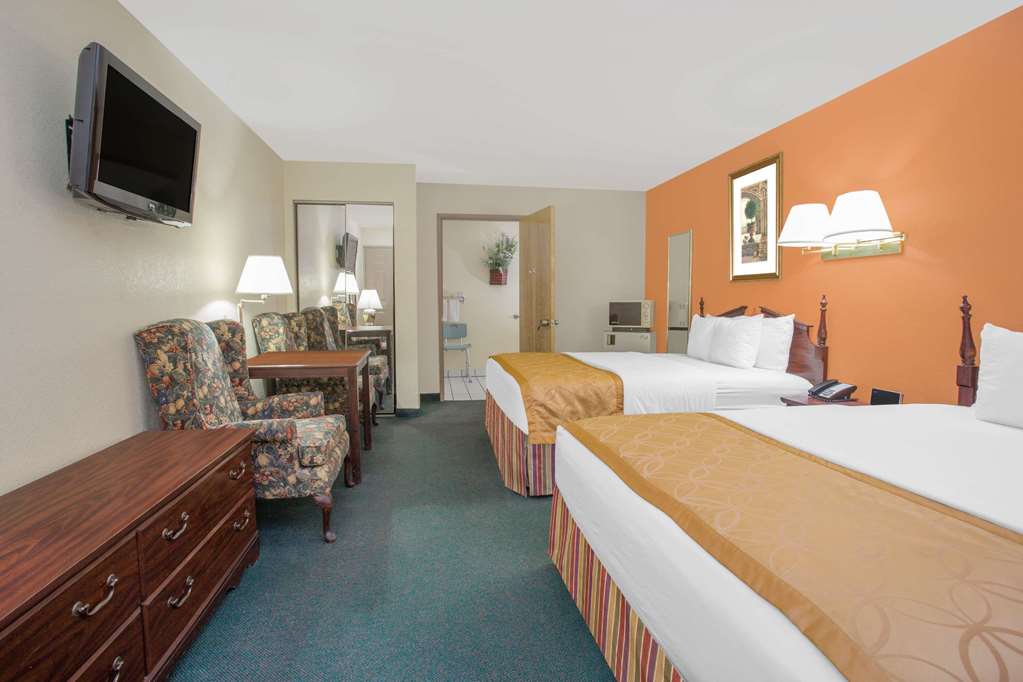 Days Inn & Suites Red Rock-Gallup - thumb 3