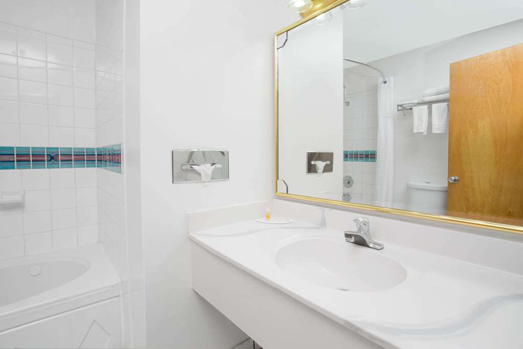 Days Inn & Suites Red Rock-Gallup - thumb 5