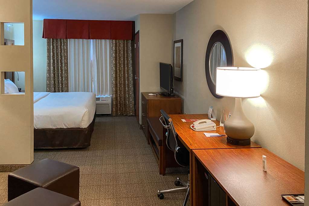 Comfort Suites - thumb 5