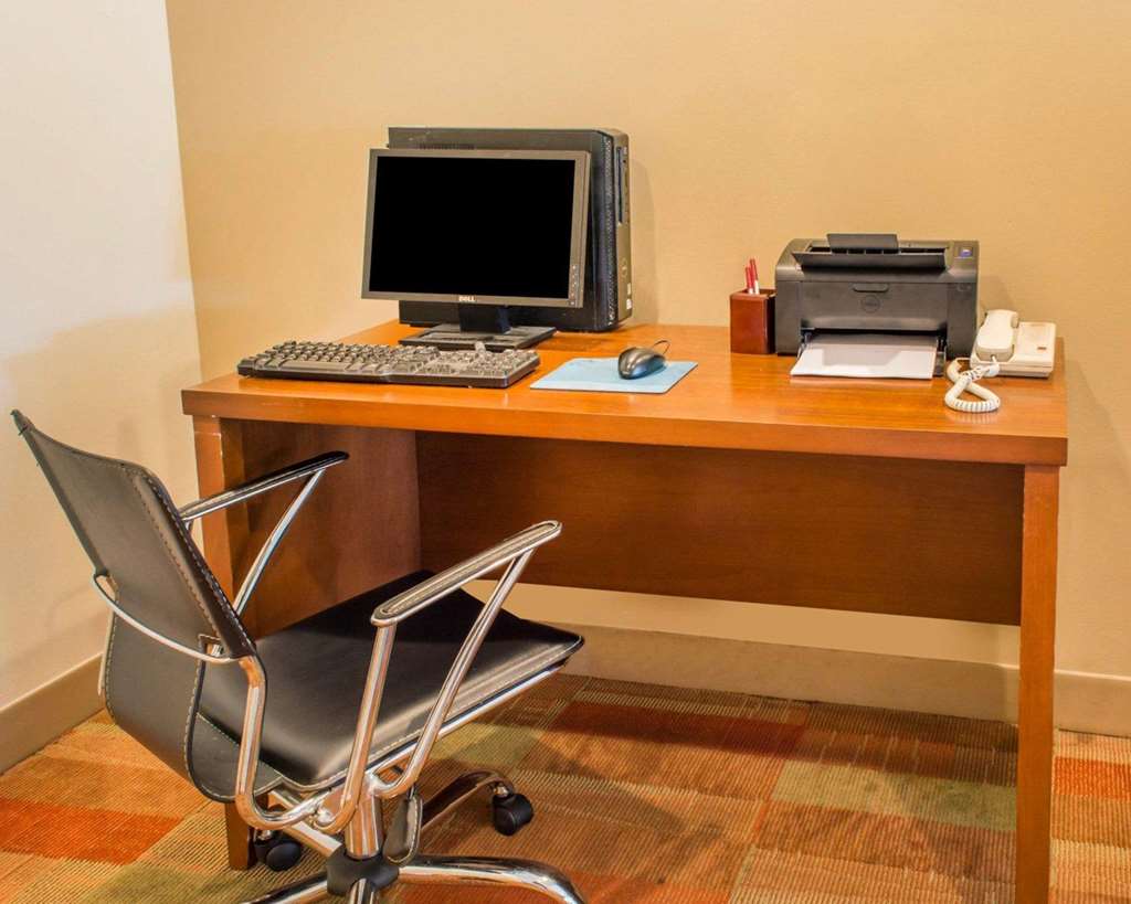 Comfort Suites Waldorf - thumb 16