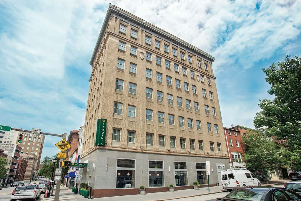 La Quinta Inn/Suites Baltimore Downtown - thumb 1