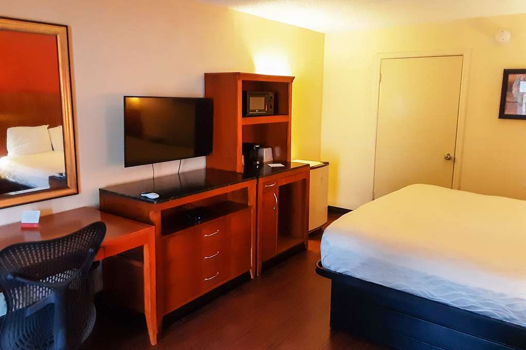 Econo Lodge Inn & Suites - thumb 10