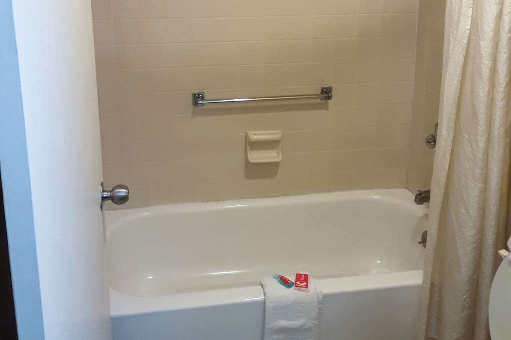 Econo Lodge Inn & Suites - thumb 11