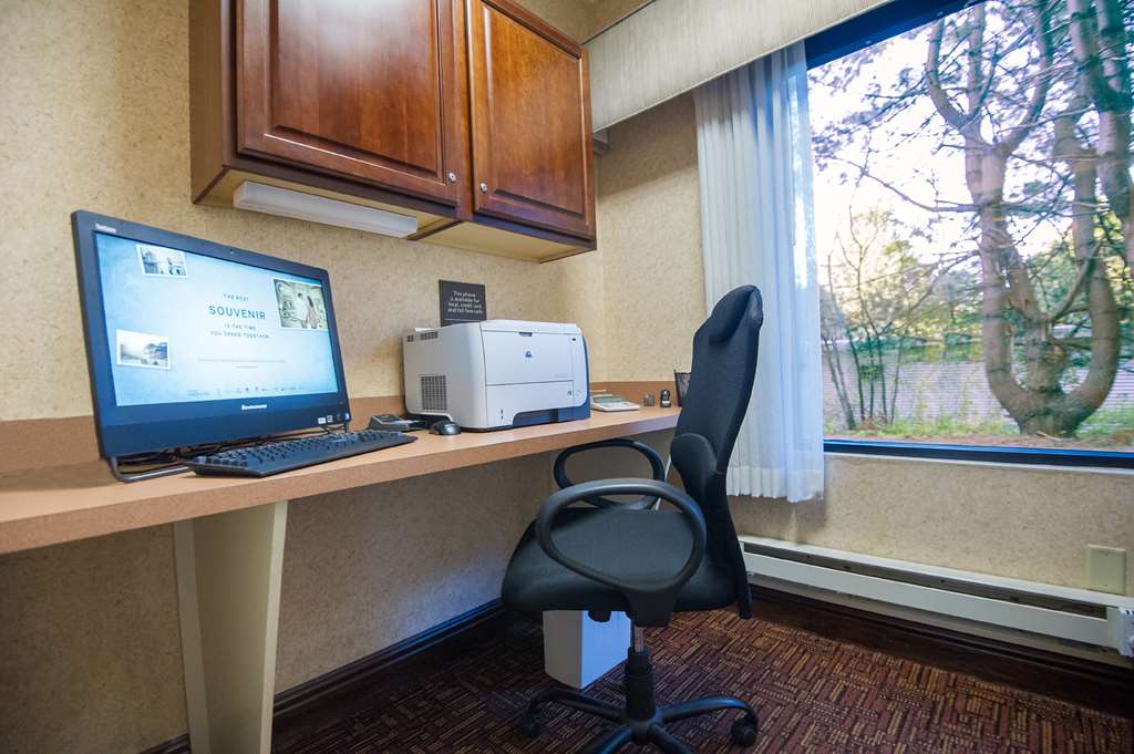 Hampton Inn Brattleboro - thumb 17