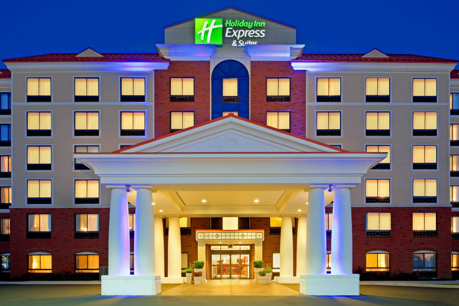 Holiday Inn Express Hotel & Suites - thumb 1