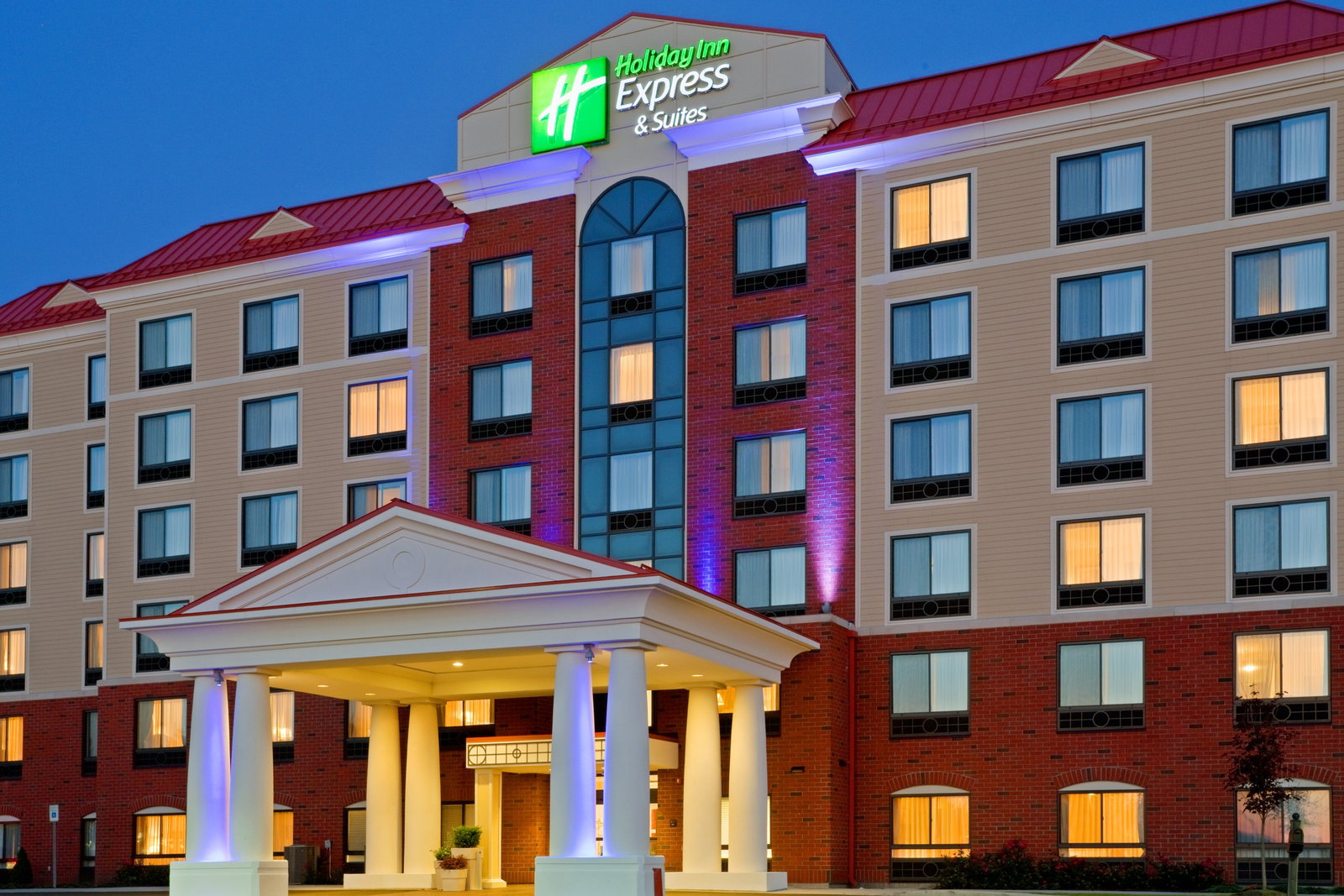 Holiday Inn Express Hotel & Suites - thumb 2