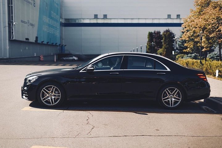 Arrival Private Transfer: Airport LAX To Los Angeles In Business Car - thumb 2