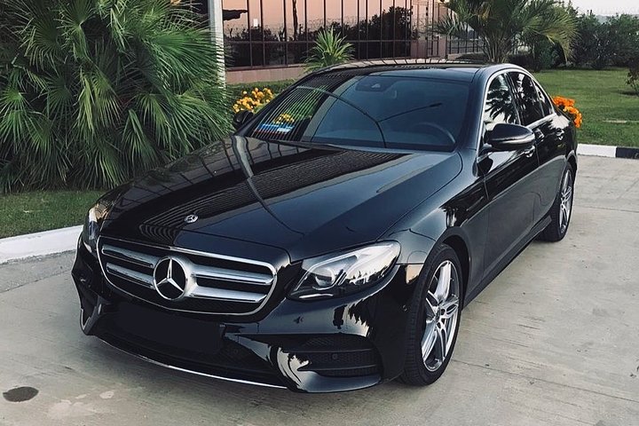 Arrival Private Transfer: Airport LAX To Los Angeles In Business Car - thumb 4
