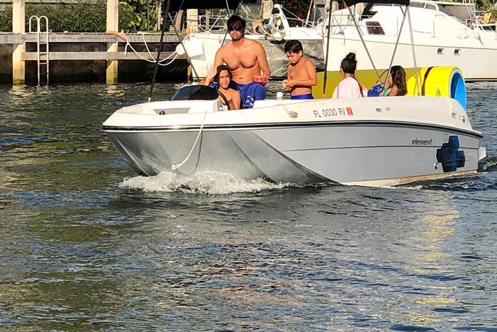 21 Ft Boat For 8 People, Gas Included, Be Your Own Captain. Price Per Boat - thumb 1