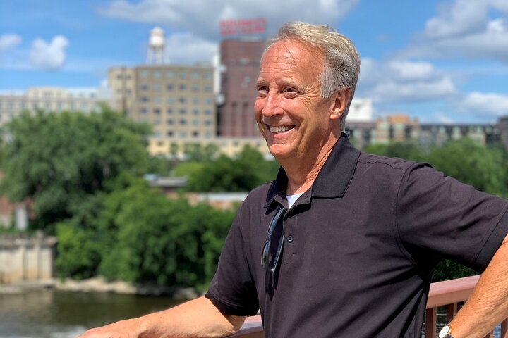 Walking F. Scott Fitzgerald's St. Paul Life & Homes Private Tour (2 Hrs) - thumb 2