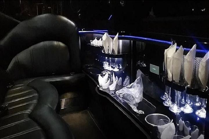 Limo Trip Hotel To Dinner Round Trip In NEW MKT Limousine - thumb 1