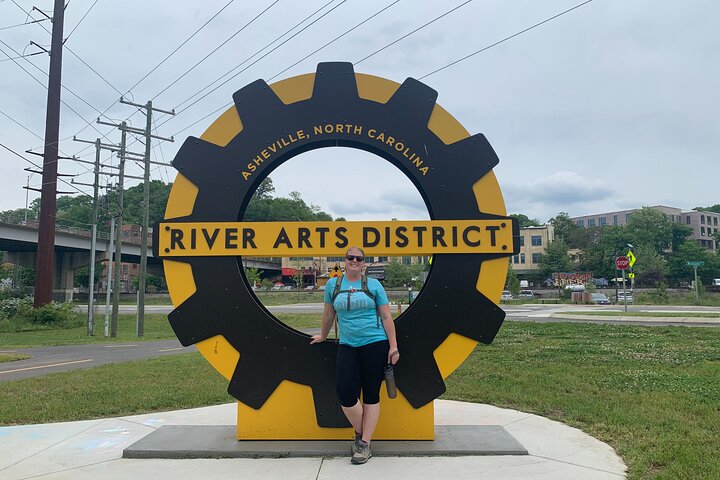 3-Hour Luxury Photoshoot And Wine Tasting In Asheville - thumb 5