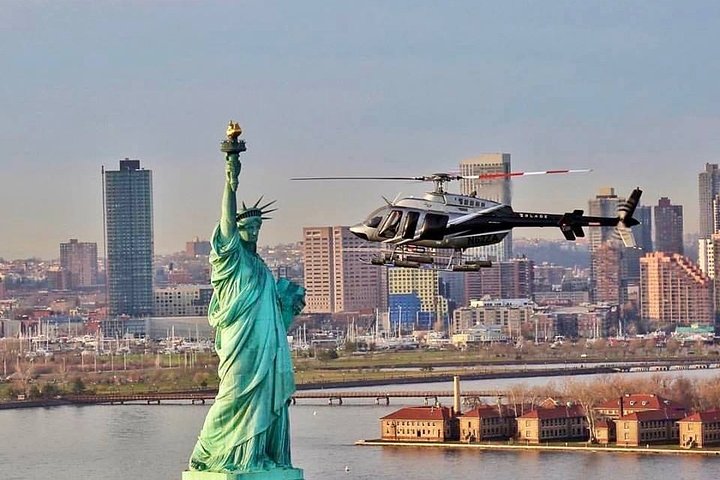 Private Helicopter Transfer From New York Airports To Lower Manhattan - thumb 3