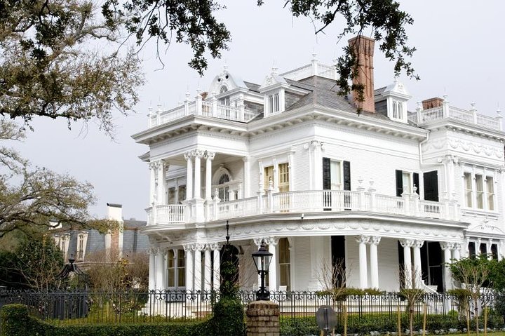 Garden District, Cemetery And Commander's Palace Lunch Walking Tour - thumb 1