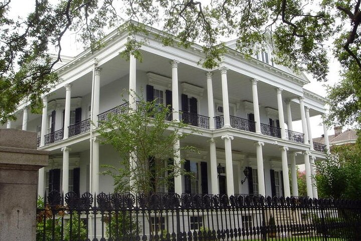 Garden District, Cemetery And Commander's Palace Lunch Walking Tour - thumb 5