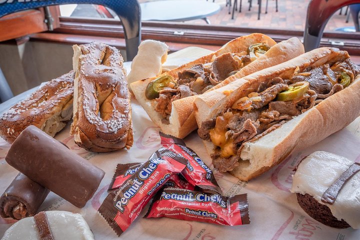 Philadelphia Double Decker Sightseeing Tour & Campo's Cheesesteak Combo